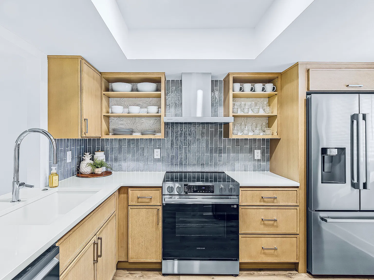 2 bed, 840 sqft, $1,700 — Photo 1