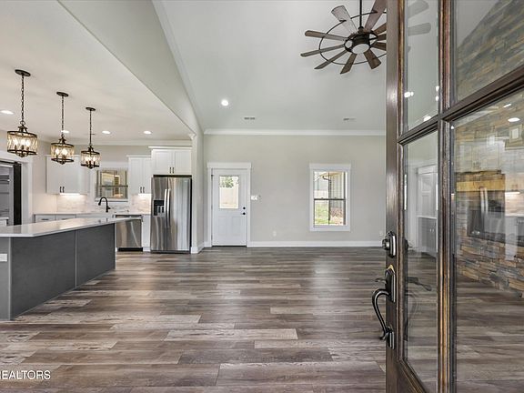 5th image of 849 Pinebrooke Dr