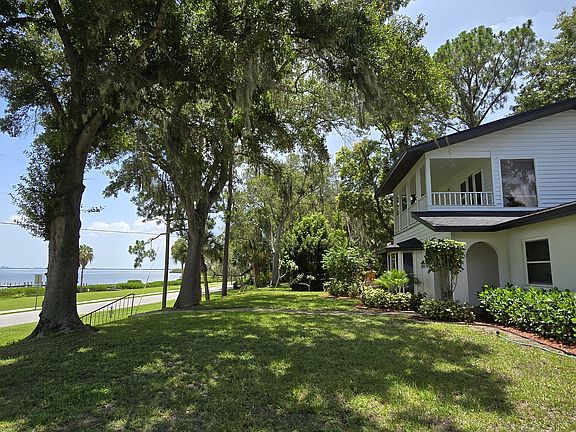 2nd image of 975 N Bayshore Dr