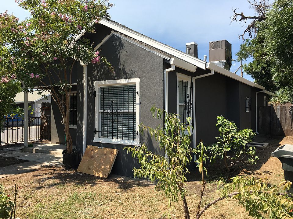 2nd image of 4056 43rd St