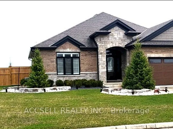 470 S Queen St, Saint Clair, ON N0N 1G0