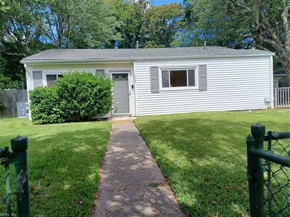 1403 Salton Dr, Chesapeake, VA 23325