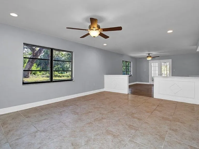 13540 Sedgwick Ave — Photo 19