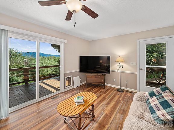 5th image of 254 Shepard Way