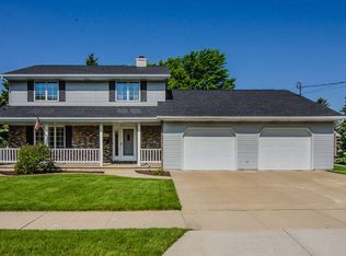 716 Grove St, Menasha, WI 54952