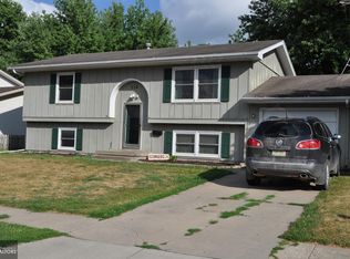 710 Granada Rd, Carroll, IA 51401