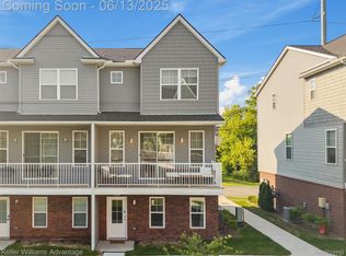 3947 Trailwaycommons Cir, Auburn Hills, MI