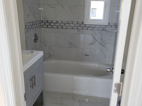 4th image of 290 Union Ave Floor 3