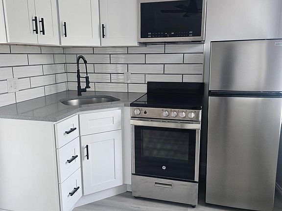 3rd image of 5925 Ridge Ave #2F