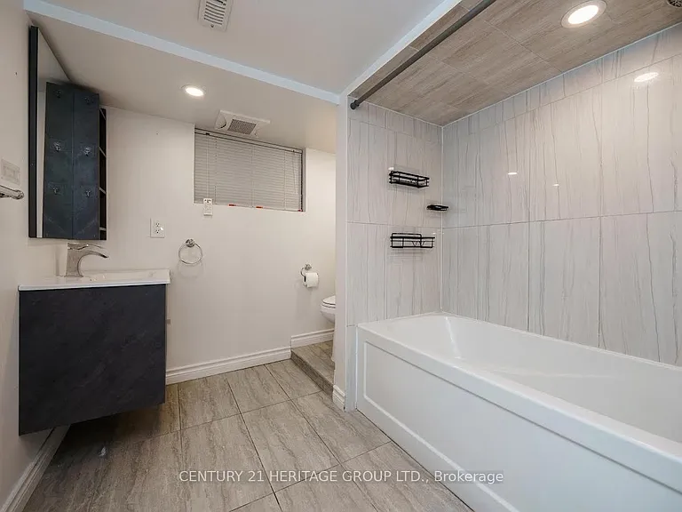 203 Hibbert Ave — Photo 23