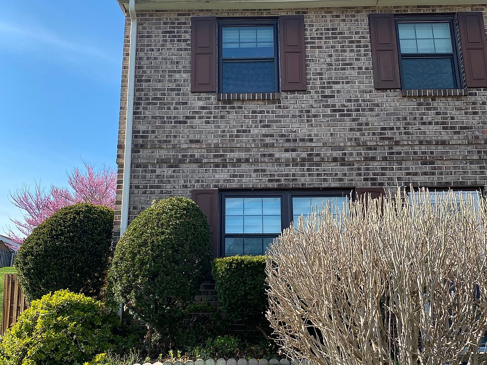 1st image of 61 Orchard Ct