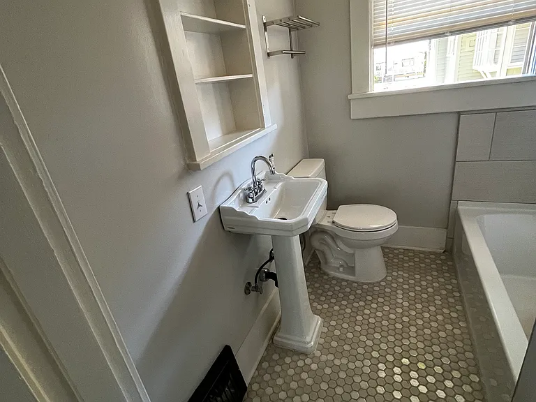 858 NE Killingsworth Ct — Photo 18