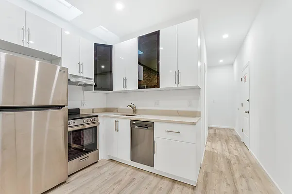 Rented by Aryeh Realty | media 27