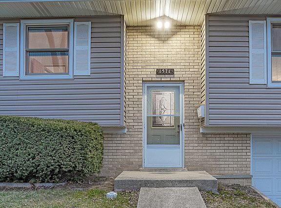 3rd image of 1571 Maplewood Ave