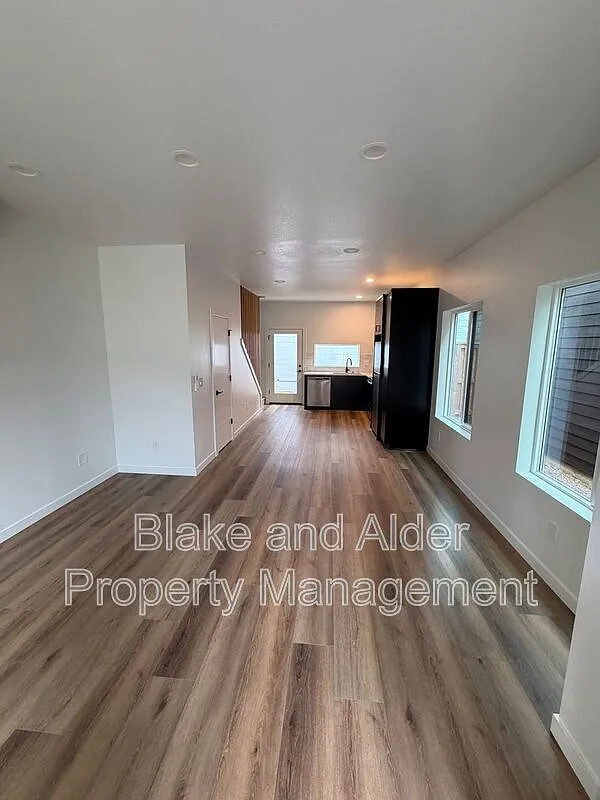 2 bed, 1.5 bath, 828 sqft, $2,995 — Photo 4