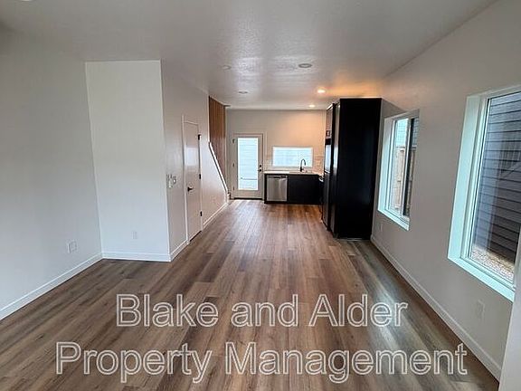 4th image of 3522 NE 44th Ave