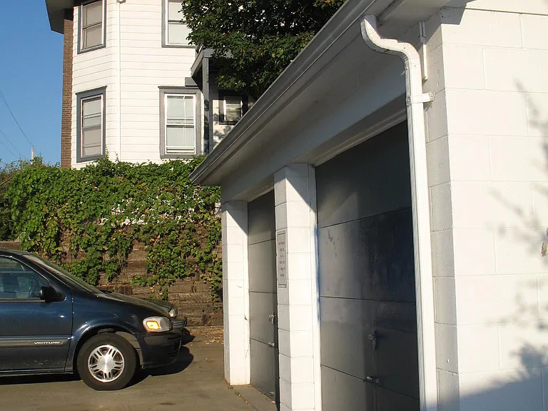 N 42nd St — Photo 35