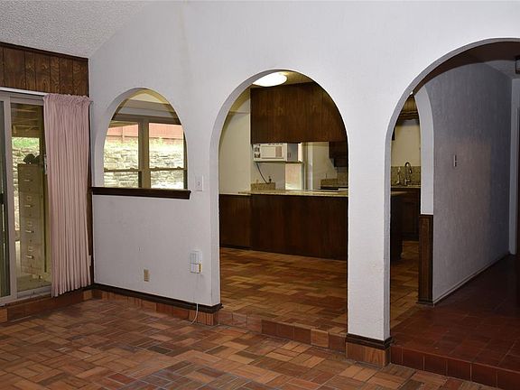 5th image of 801 Cornish Oak Ct