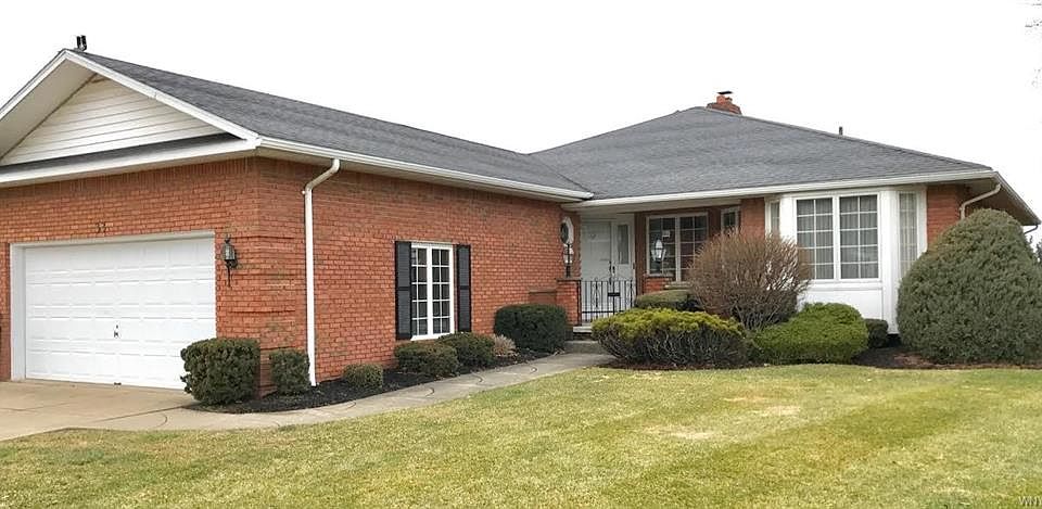 1st image of 33 Hampton Hill Dr