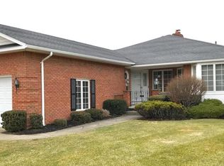 33 Hampton Hill Dr, Williamsville, NY 14221
