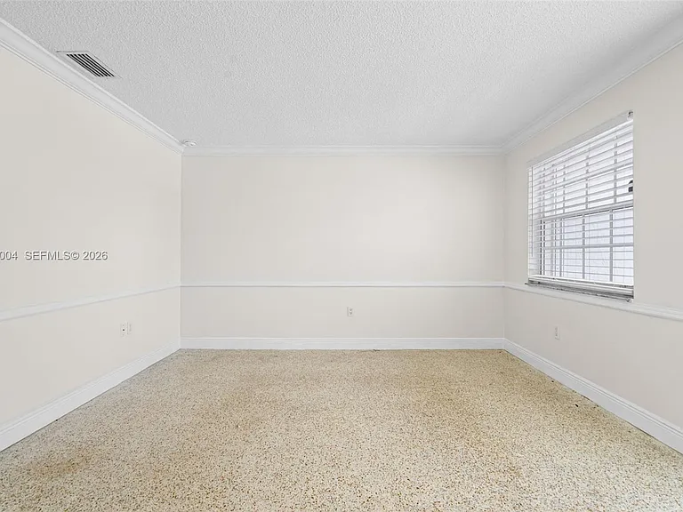1333 W 37th St — Photo 7