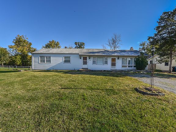 3rd image of 10025 Meadowfield Ln