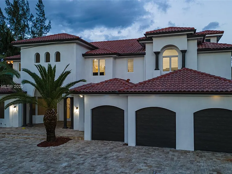 112 NW 14th Way — Photo 38