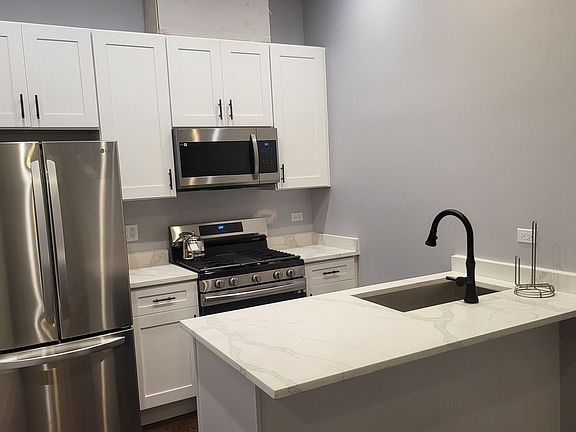 2nd image of 831 S Western Ave #2F