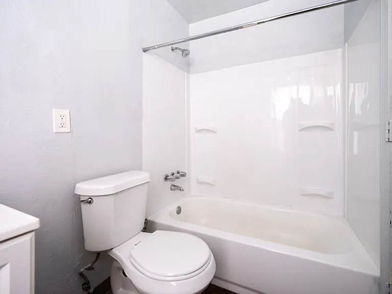 Victory Park Apartments — Photo 11