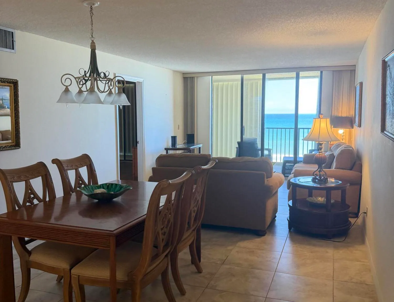 3 bed, 2.0 bath, 1445 sqft, $3,000 — Photo 2