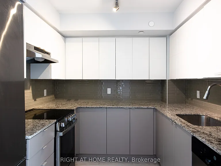 118 Varna Dr #101 — Photo 8