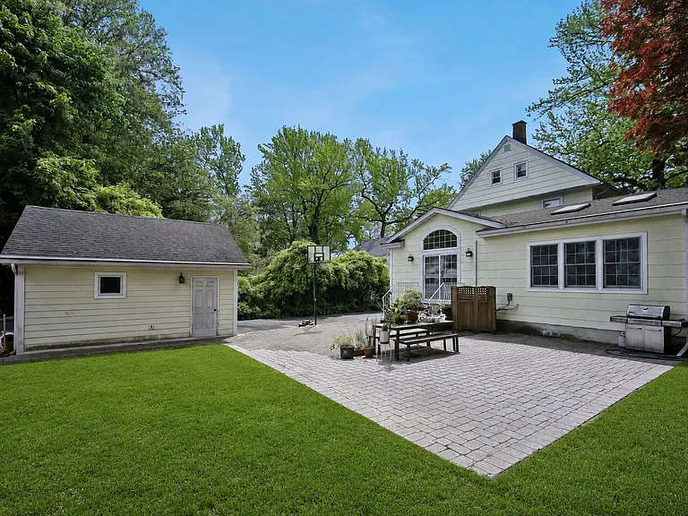 155 Sunset Ln — Photo 38