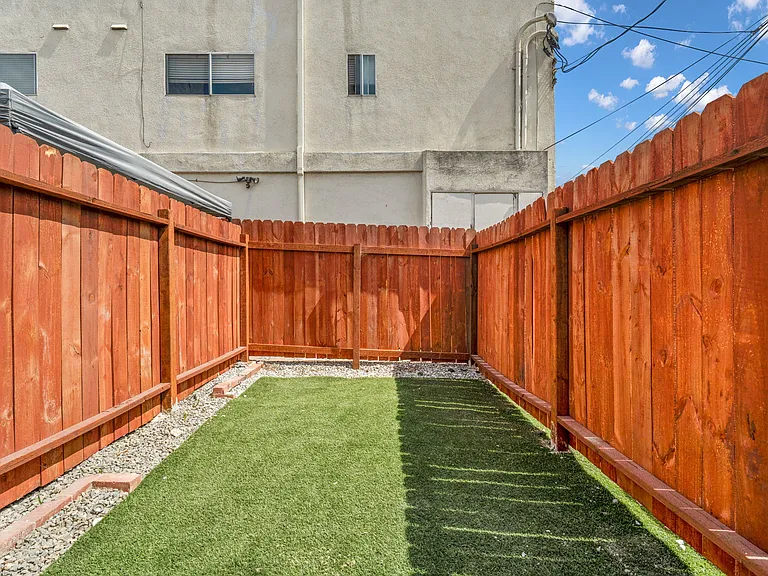 1922 Howard Ave #1922 — Photo 18