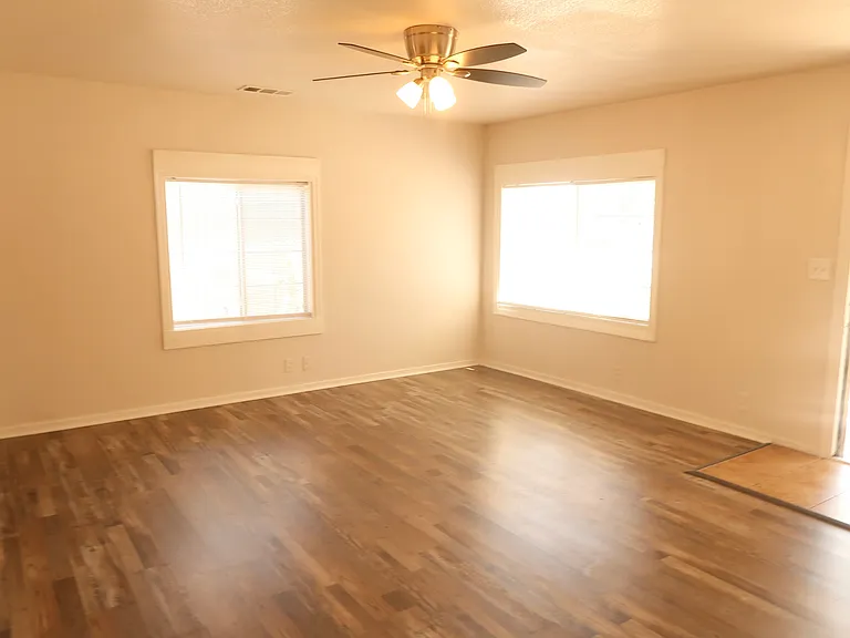 3945 E Madison Ave — Photo 3