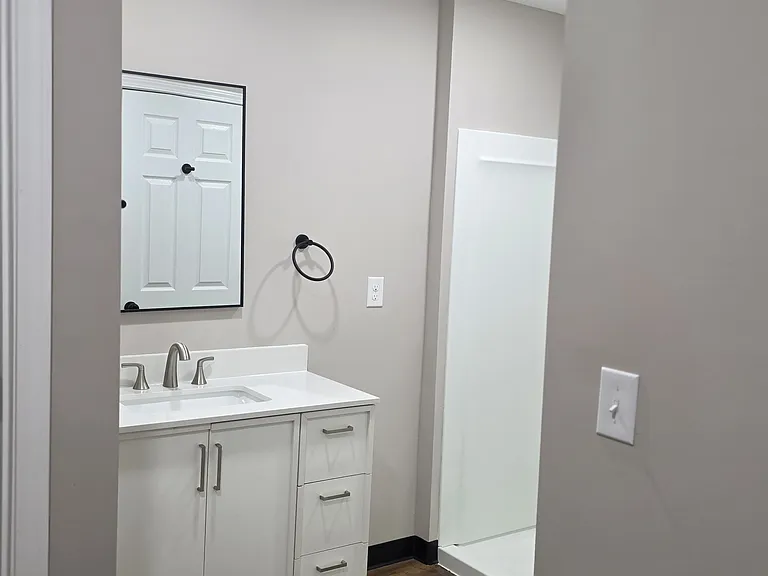 325 Trinity Ln — Photo 9