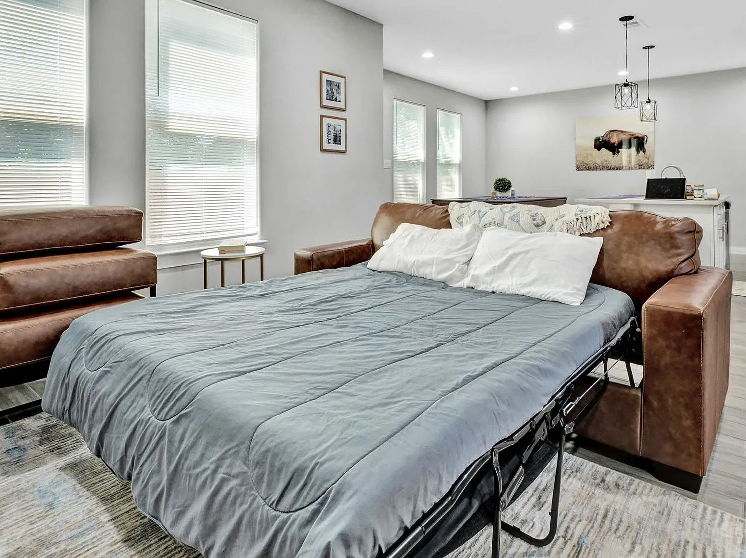 3 bed, 2.0 bath, 1894 sqft, $8,168 — Photo 3