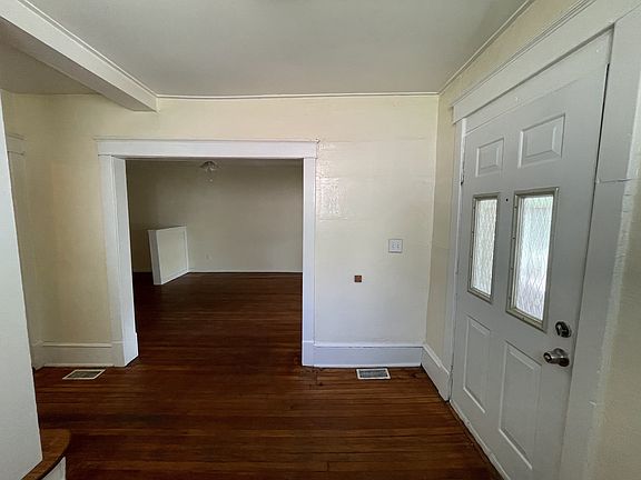 4th image of 4415 Forest Ave