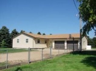 909 W 14 Rd, Phillips, NE 68865