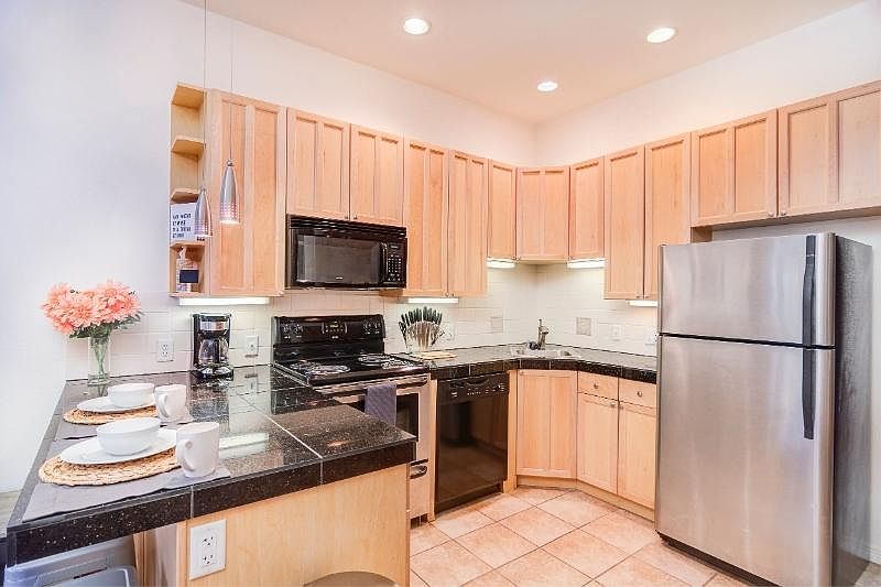 2nd image of 3401 Navajo St