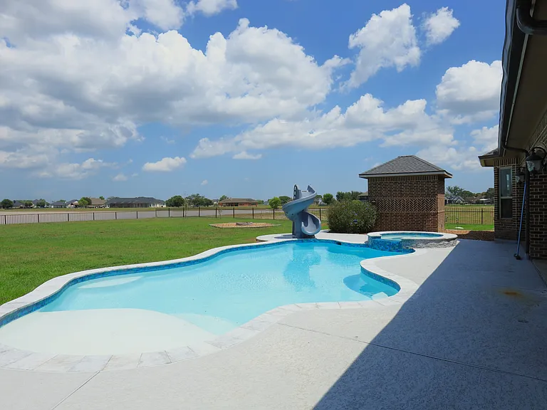 527 Lily Ln — Photo 10