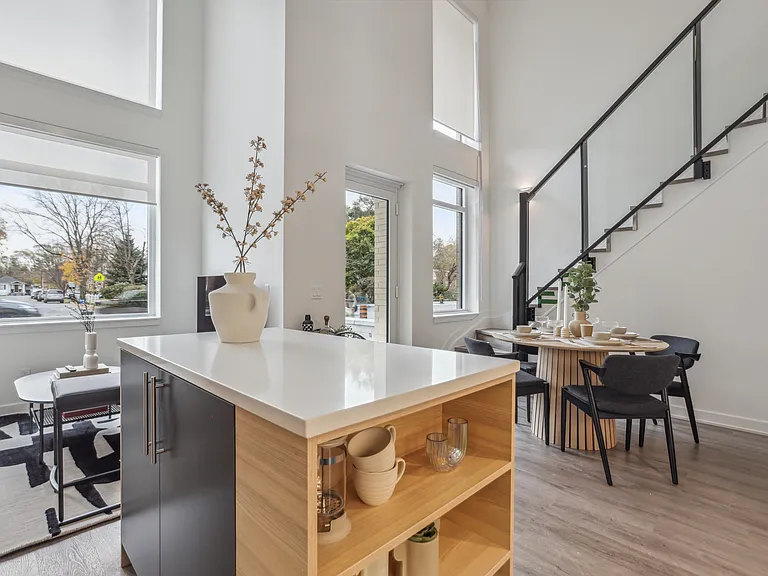 400 Kirkwood Ave — Photo 43
