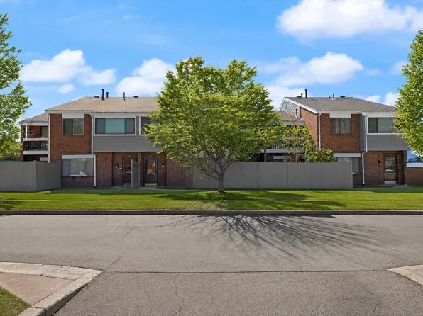 34 Rosewood Dr #34, Stoughton, MA 02072