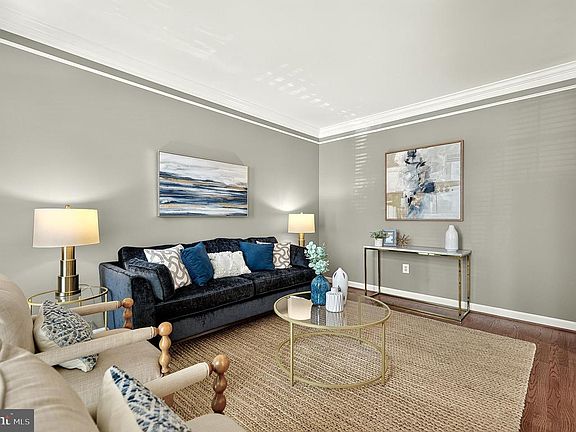 4th image of 10103 Farr Oak Pl
