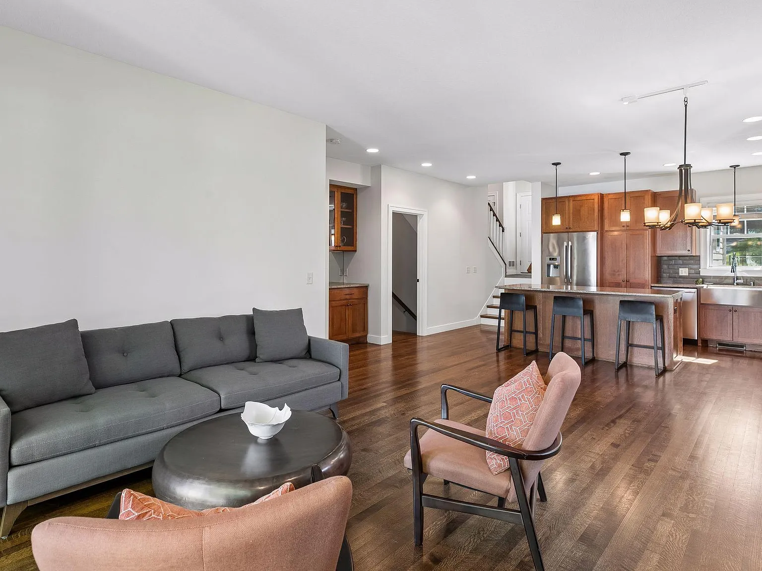 4 bed, 3.5 bath, 3140 sqft, $7,000 — Photo 3