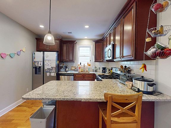 3rd image of 63 Mechanic St #2