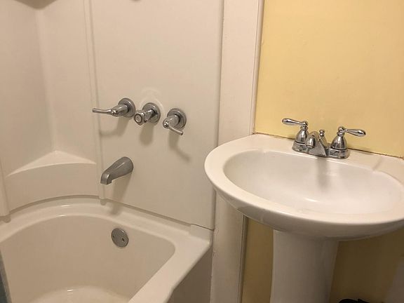 2nd image of 1837 Magnolia Ave