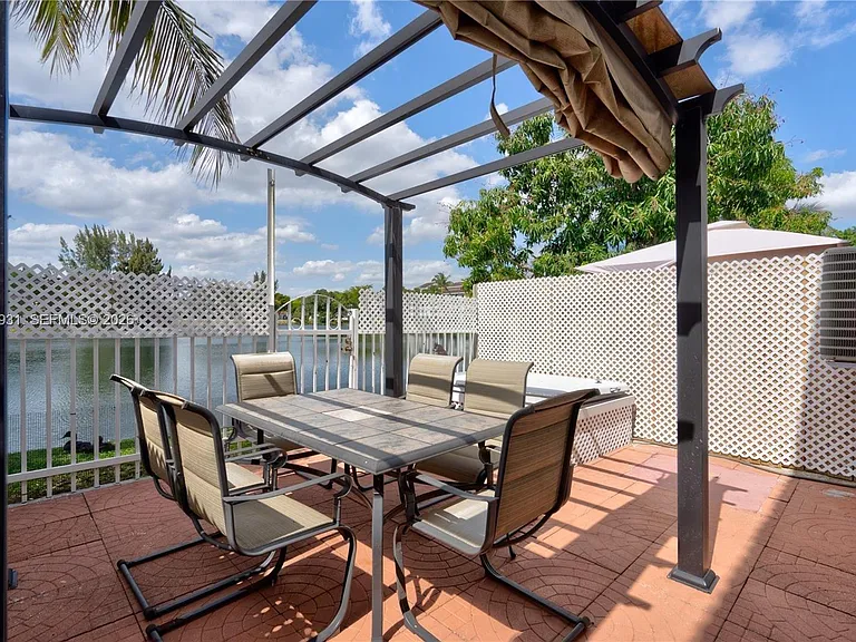 8535 SW 152nd Ave #204 — Photo 30