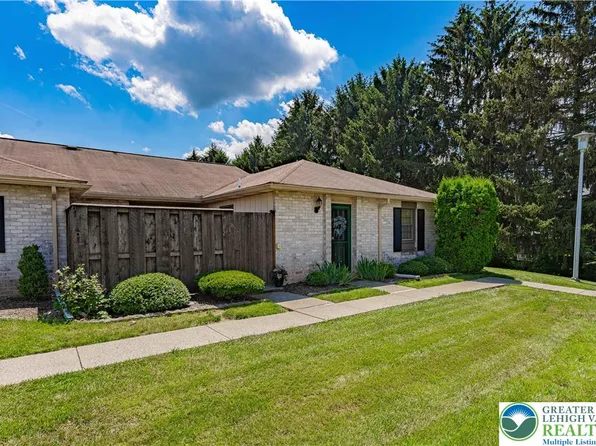 2810 Rolling Green Pl, Macungie, PA 18062