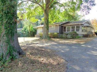 208 Lakeshore Dr, Greenwood, SC 29649