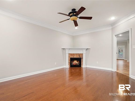 3rd image of 211 West Dr Unit 4